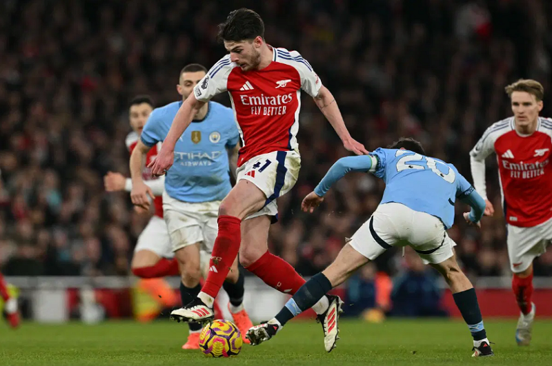 Cha Haaland vẫn mỉa mai Arsenal dù Man City thảm bại